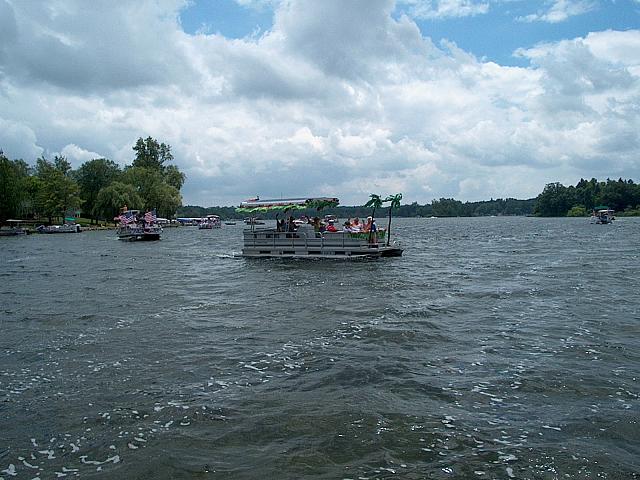 4TH OF JULY 2004 LAKE 019